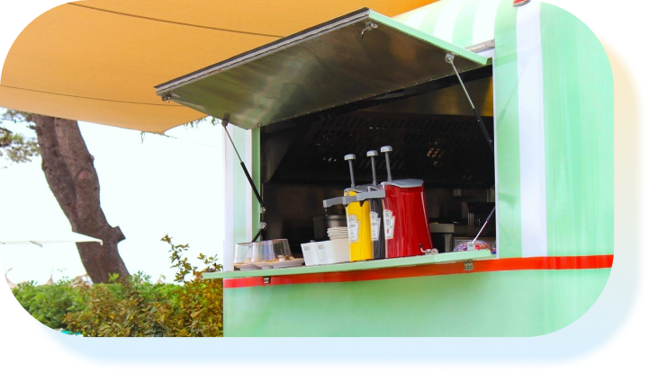 営業中のキッチンカー